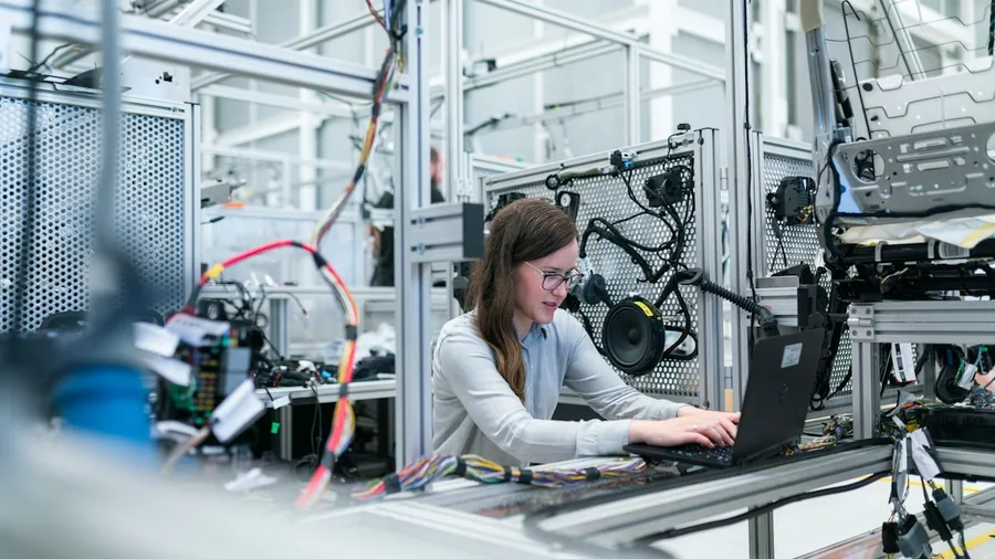 Factory-Direct Import Playbook: How Machine Shop Owners Buy CNC Lathes & VMCs from China with Zero Risk
